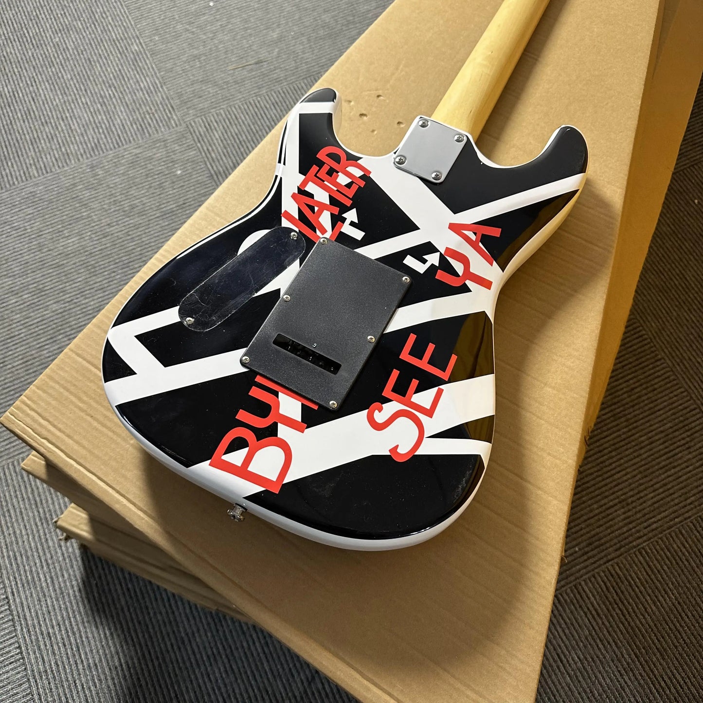 Electric Guitar With Maple Fretboard And Hum