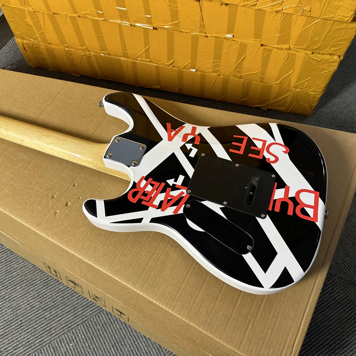 Electric Guitar With Maple Fretboard And Hum